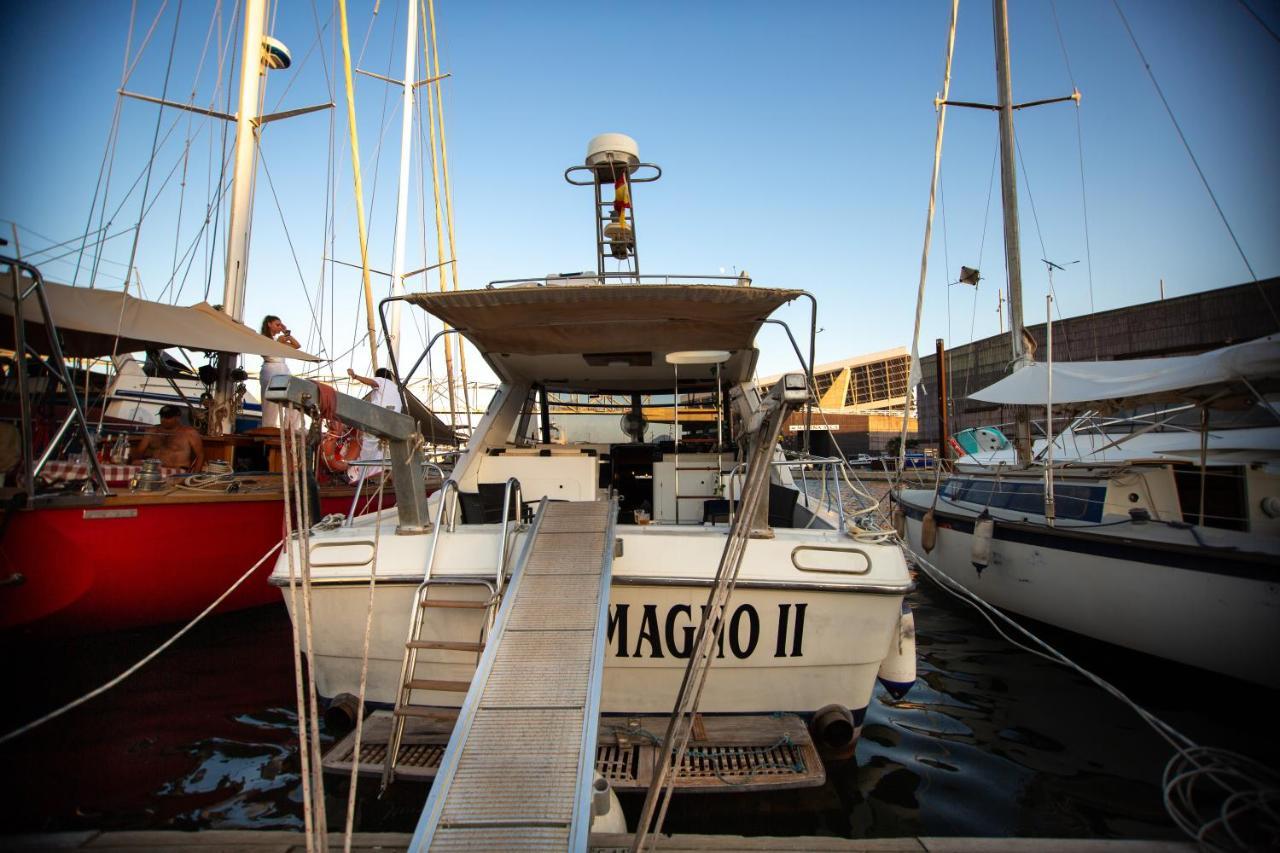 Отель Magno II Boat Сан-Адриан-де-Бесос Экстерьер фото